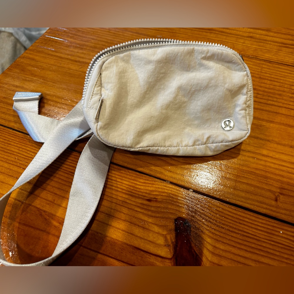 lululemon Belt Bag in White Linen 1L